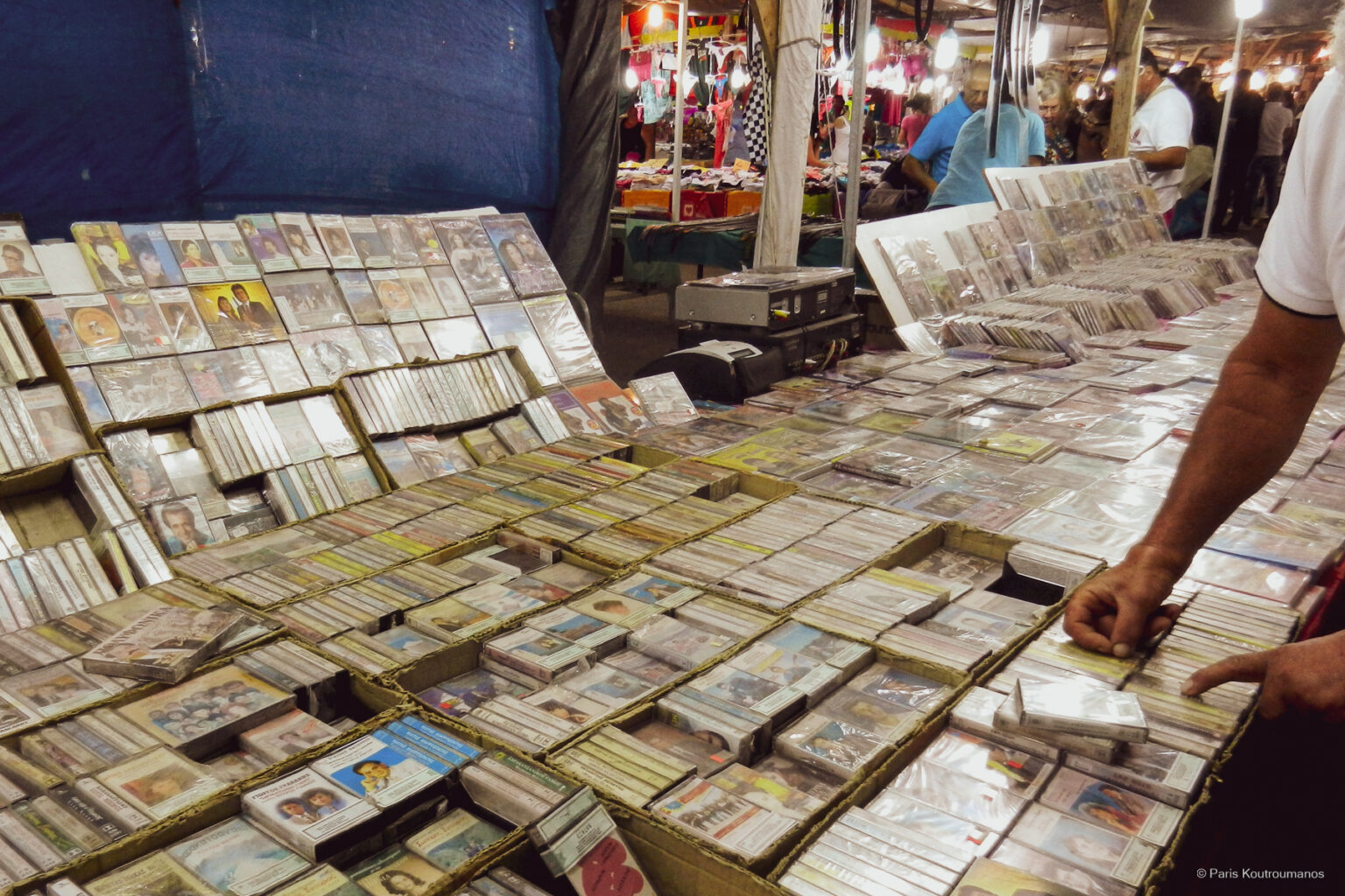 Παζάρι στην Ιστιαία στην Βόρεια Έυβοια. Εμποροπανήγυρης με ψητά κρέατα, μικροπωλητές, λούνα παρκ, κυλοτάκια και κουζινικά.