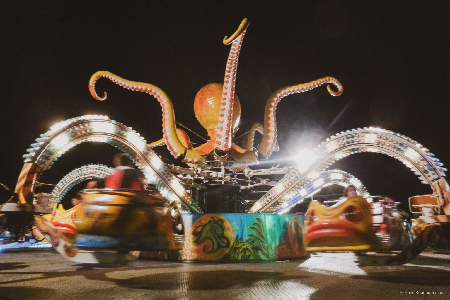 Παζάρι στην Ιστιαία στην Βόρεια Έυβοια. Εμποροπανήγυρης με ψητά κρέατα, μικροπωλητές, λούνα παρκ, κυλοτάκια και κουζινικά.